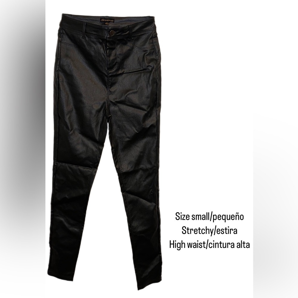 Size small leather high waist skinny pants. Has some stretch to it.